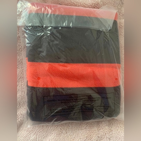 VICTORIA'S SECRET PINK BOYFRIEND LARGE BLANKET IN NEON RED - Picture 2 of 4